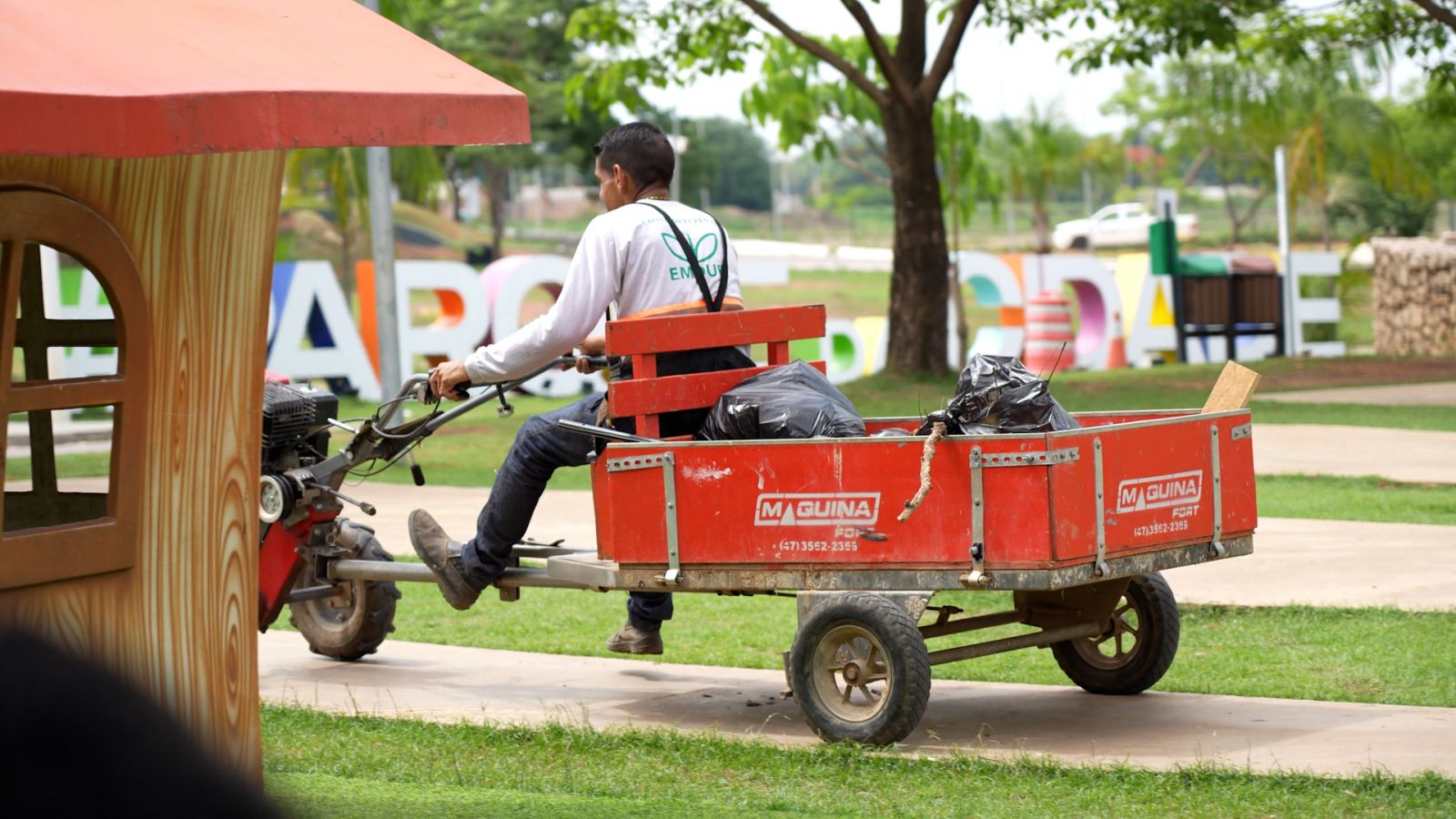 Prefeitura inicia os preparativos para montagem da estrutura do Natal no Parque da Cidade