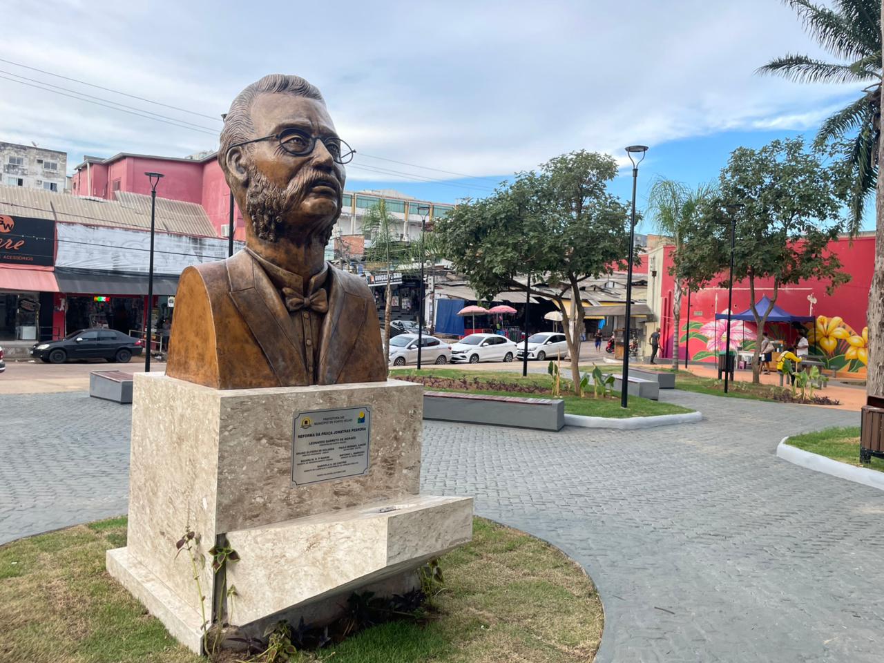 Duas semanas após a revitalização, Praça Jonathas Pedrosa já está reinserida à rotina de Porto Velho