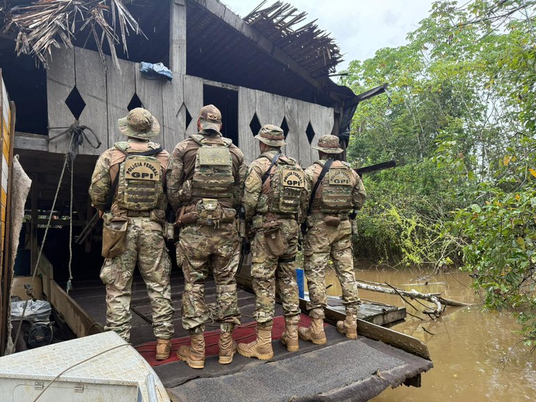 PF e Ibama combatem garimpo ilegal no Rio Madeira