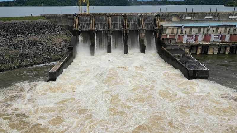 Aumento da vazão do Rio Jamari leva à abertura do vertedouro da Usina de Samuel, neste sábado (21)