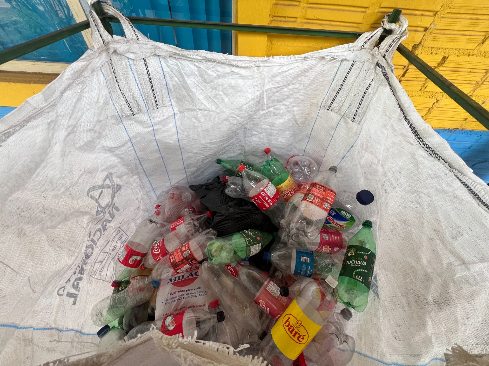 Ecobags para coleta de garrafas PET são doadas pela prefeitura