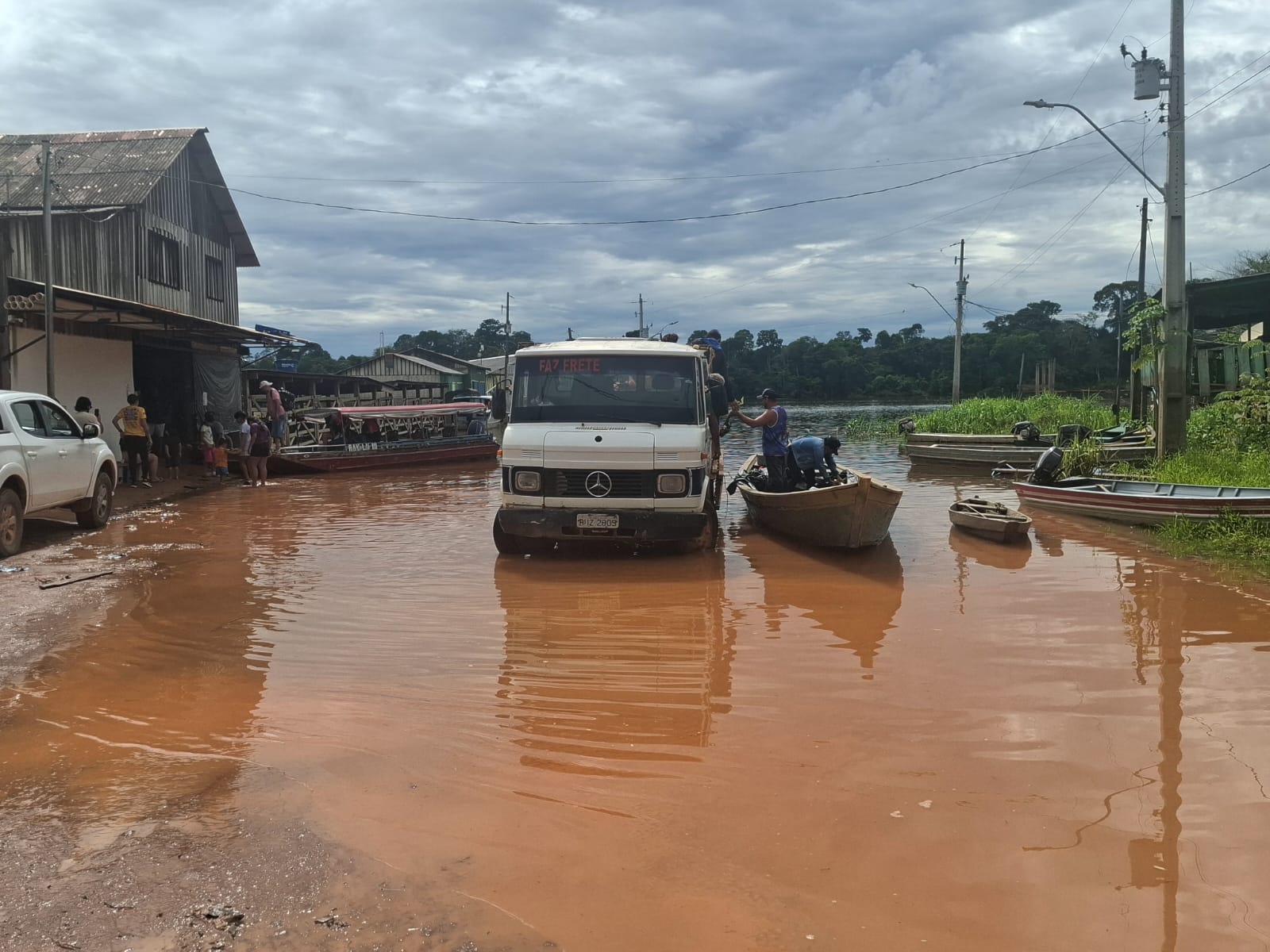 Rio Madeira passa dos 15 metros e situação de emergência é decretada