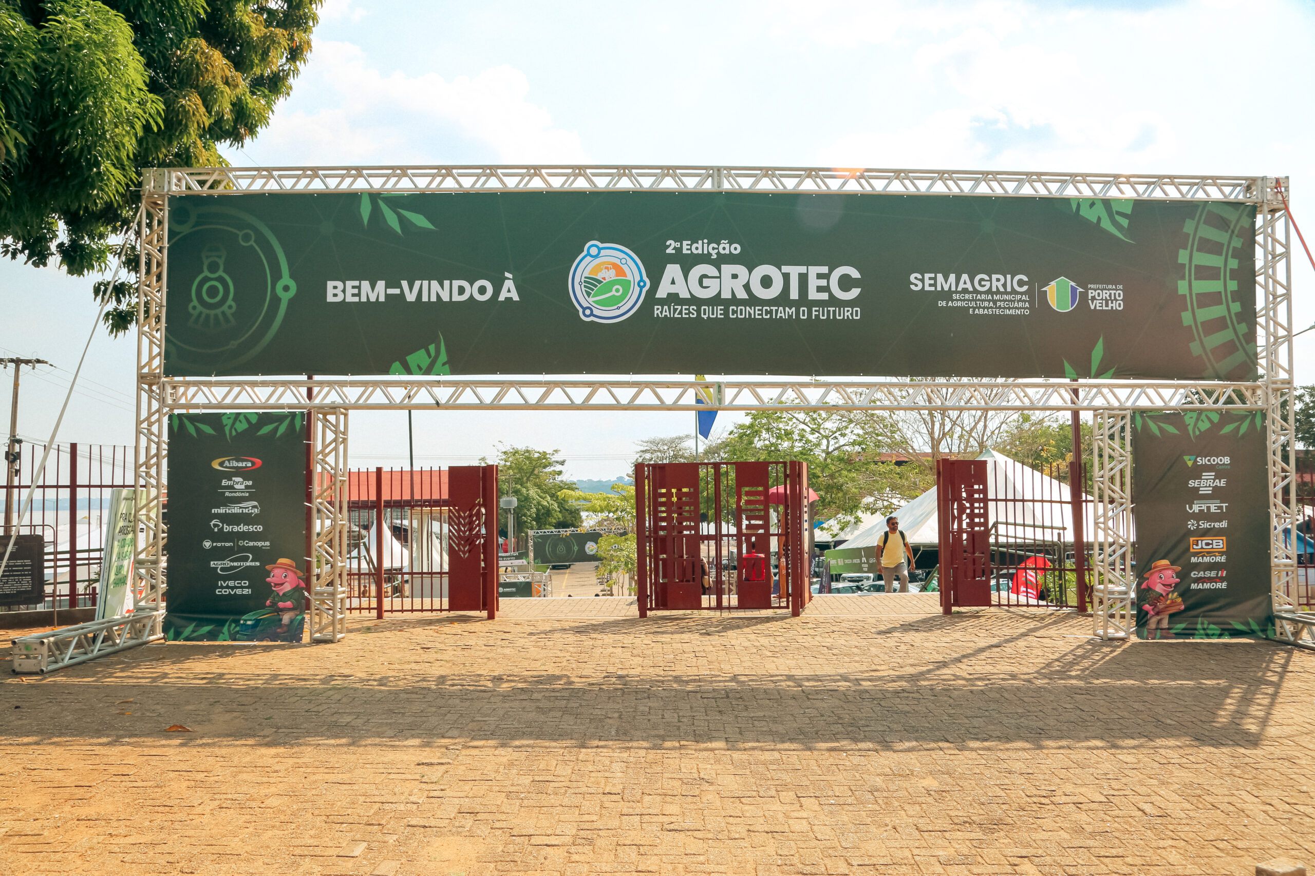 Agrotec movimenta primeiro dia com negócios, agricultura familiar e visitantes internacionais
