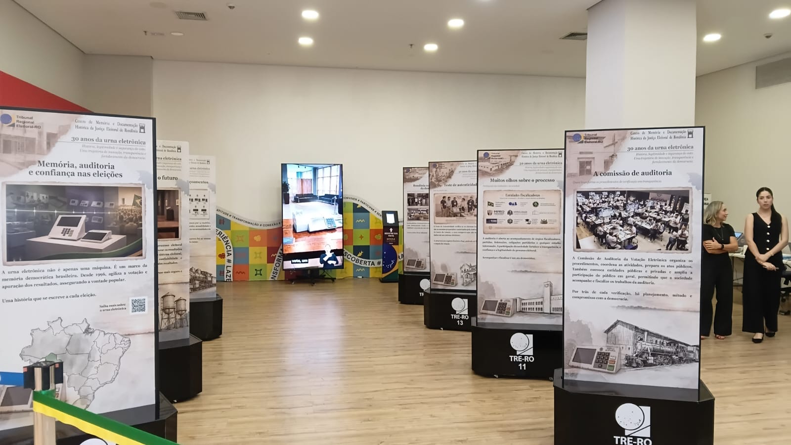 TRE-RO abre Semana Nacional do Sistema Eletrônico de Votação com exposição sobre os 30 anos da urna eletrônica