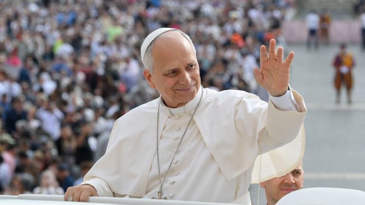 O Papa Leão XIV durante uma Audiência Geral na Praça São Pedro (VATICAN MEDIA)